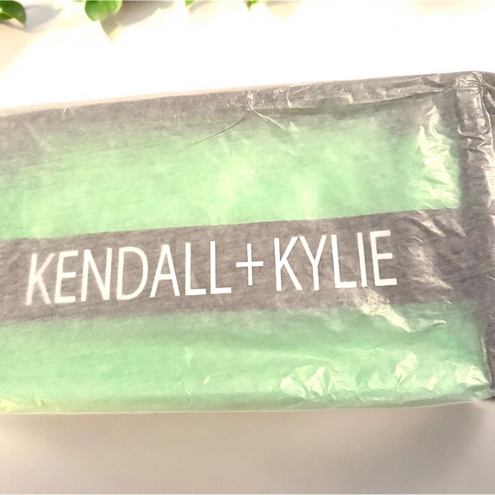 Kendall & Kylie Cosmetic Case